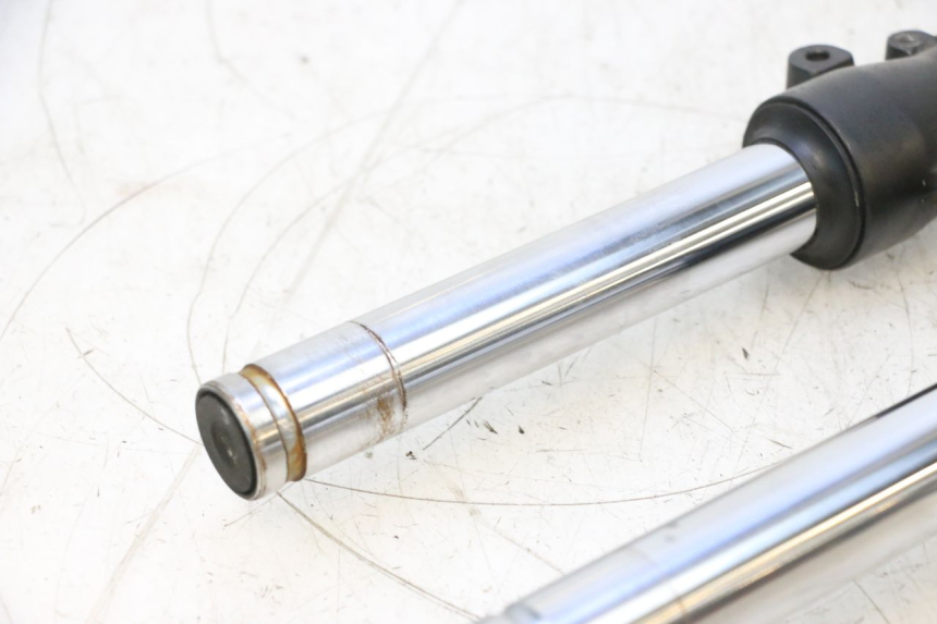 photo de FORKS LEG HONDA PCX (JF57/JF64) 125 (2014 - 2018) - Distinctive features