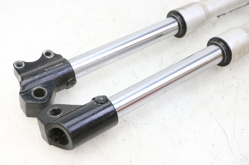 photo de FORK TUBE APOLLO RFZ 150 - Additional view of the item