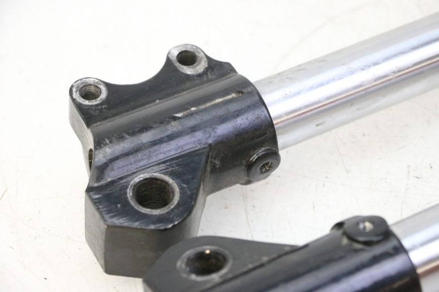 photo de FORK TUBE APOLLO RFZ 150 - Distinctive features