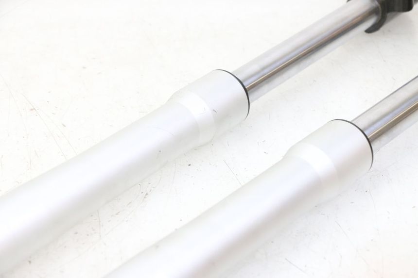 photo de FORKS LEG APOLLO RFZ 125 - Surface and material condition