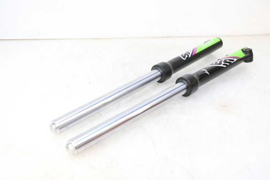 photo de FORKS LEG APOLLO RFZ 125 - Fixing points details