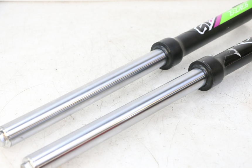 photo de FORKS LEG APOLLO RFZ 125 - Surface and material condition