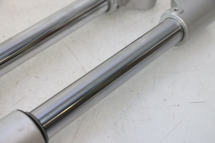 photo de FORK TUBE APOLLO RFZ 150 - Distinctive features