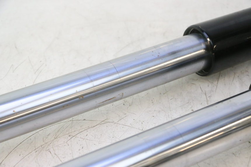 photo de FORKS LEG HARLEY DAVIDSON ROAD GLIDE FLTRXSE 1920 (2018 - 2022) - Technical close-up
