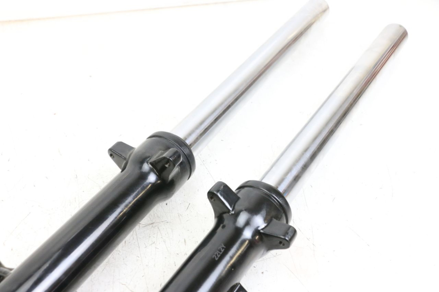 photo de FORKS LEG ROYAL ENFIELD CONTINENTAL GT 650 (2019 - 2024) - Zoom on usage condition