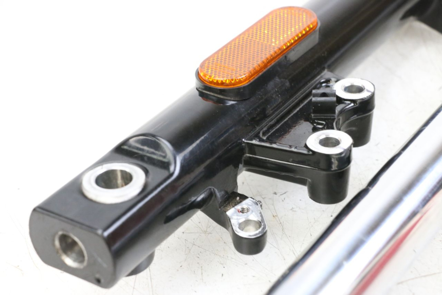 photo de FORKS LEG ROYAL ENFIELD CONTINENTAL GT 650 (2019 - 2024) - Surface and material condition