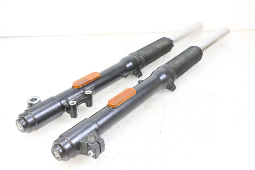 photo de FORKS LEG ROYAL ENFIELD SCRAM 411 (2022 - 2024) - Main view