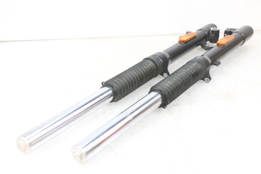 photo de FORKS LEG ROYAL ENFIELD SCRAM 411 (2022 - 2024) - Alternative perspective