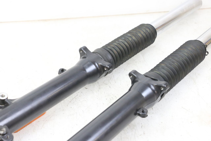 photo de FORKS LEG ROYAL ENFIELD SCRAM 411 (2022 - 2024) - Product overview