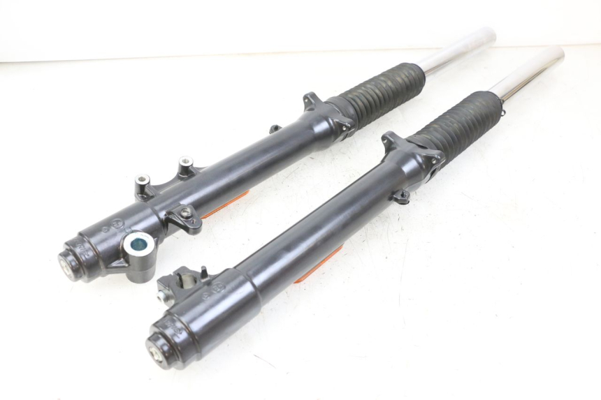 photo de FORKS LEG ROYAL ENFIELD SCRAM 411 (2022 - 2024) - Surface and material condition