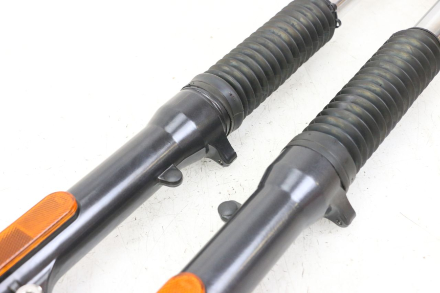 photo de FORKS LEG ROYAL ENFIELD SCRAM 411 (2022 - 2024) - Markings and original references