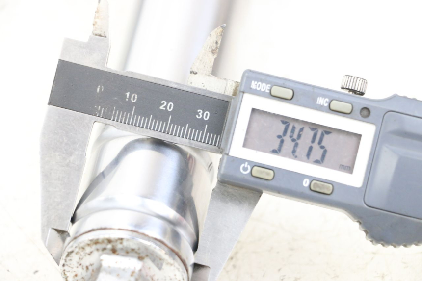 photo de Fork tube DAELIM S3 125 (2010 - 2017) - Component detail