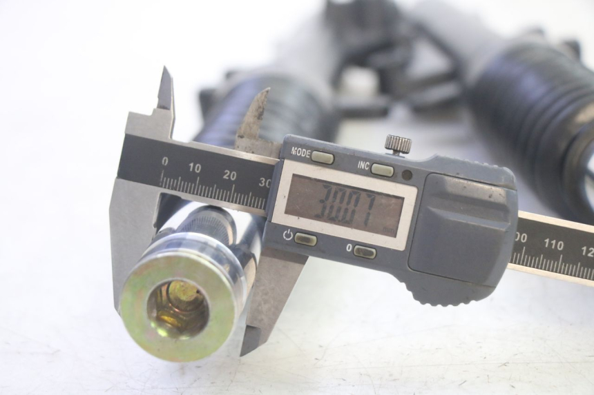 photo de FORKS LEG JM MOTORS SANTANA EVO 50 (2024 - 2026) - Fixing points details