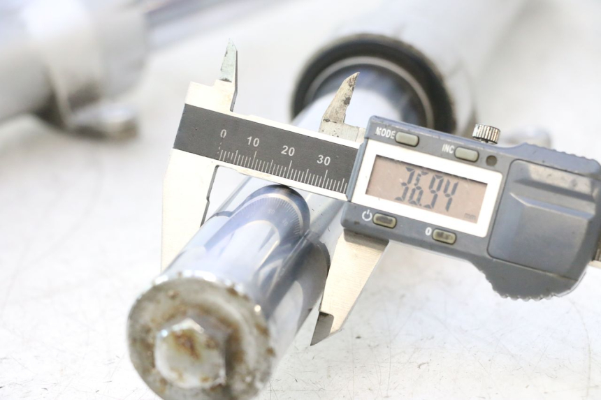 photo de FORKS LEG PEUGEOT SATELIS 125 (2013 - 2018) - Component detail