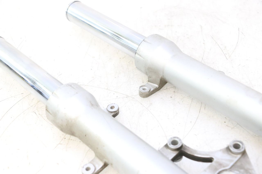photo de FORKS LEG PEUGEOT SATELIS 125 (2013 - 2018) - Fixing points details