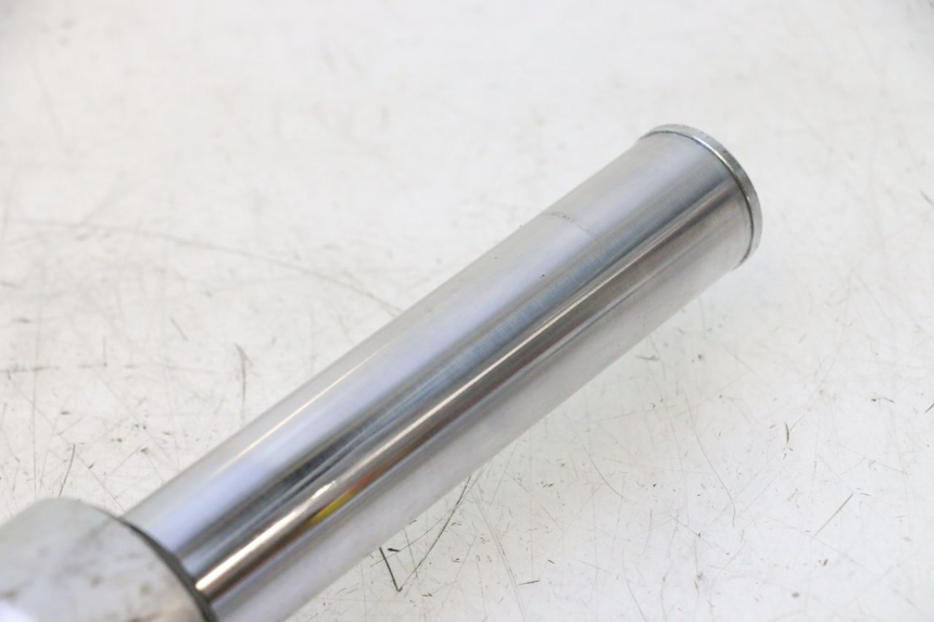 photo de FORKS LEG PEUGEOT SATELIS 125 (2013 - 2018) - High-resolution close-up