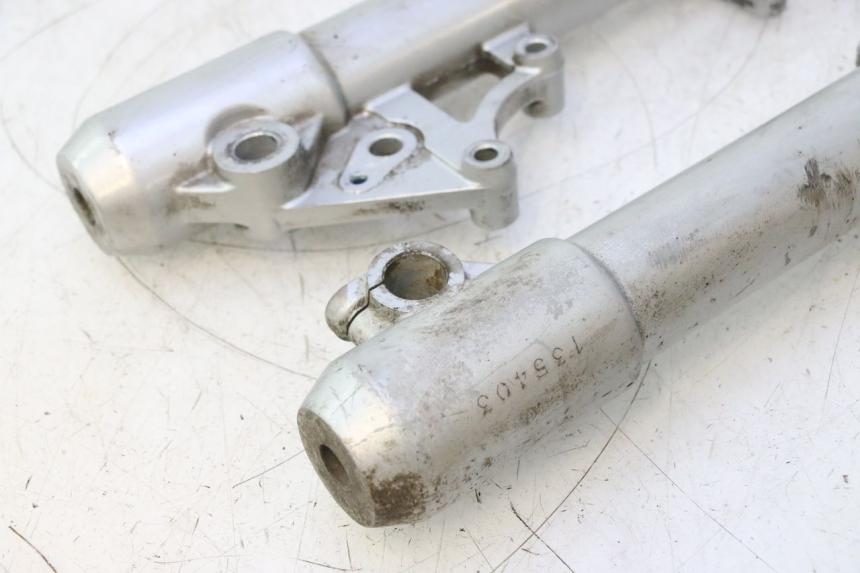 photo de FORKS LEG PEUGEOT SATELIS 125 (2013 - 2018) - Detailed visual inspection