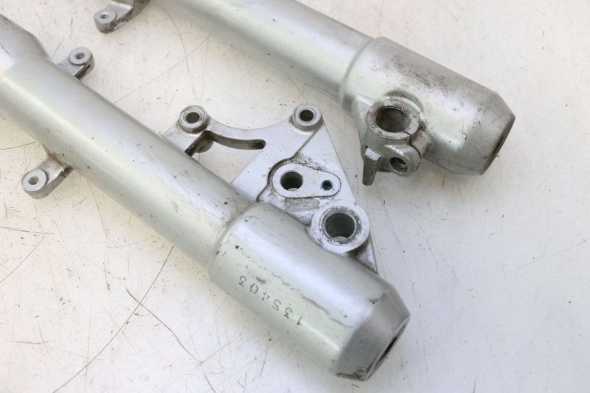 photo de FORKS LEG PEUGEOT SATELIS 125 (2013 - 2018) - Focus on structure