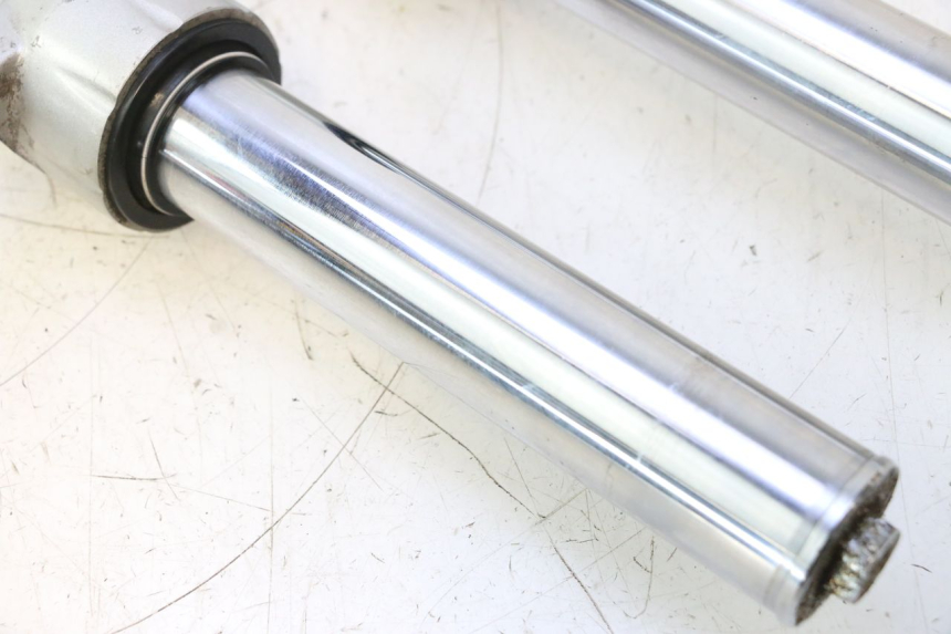 photo de FORKS LEG PEUGEOT SATELIS 125 (2013 - 2018) - Surface and material condition