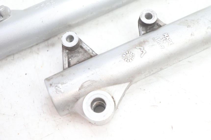 photo de FORKS LEG APRILIA SCARABEO GT 125 (1999 - 2007) - Alternative perspective
