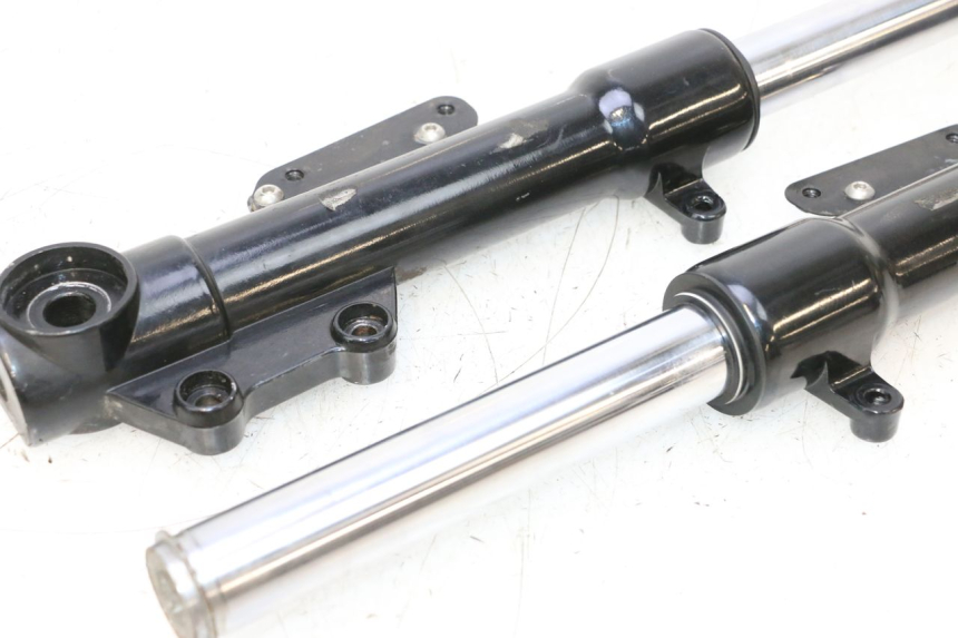 photo de FORKS LEG APRILIA SR MOTARD 50 (2012 - 2018) - Distinctive features