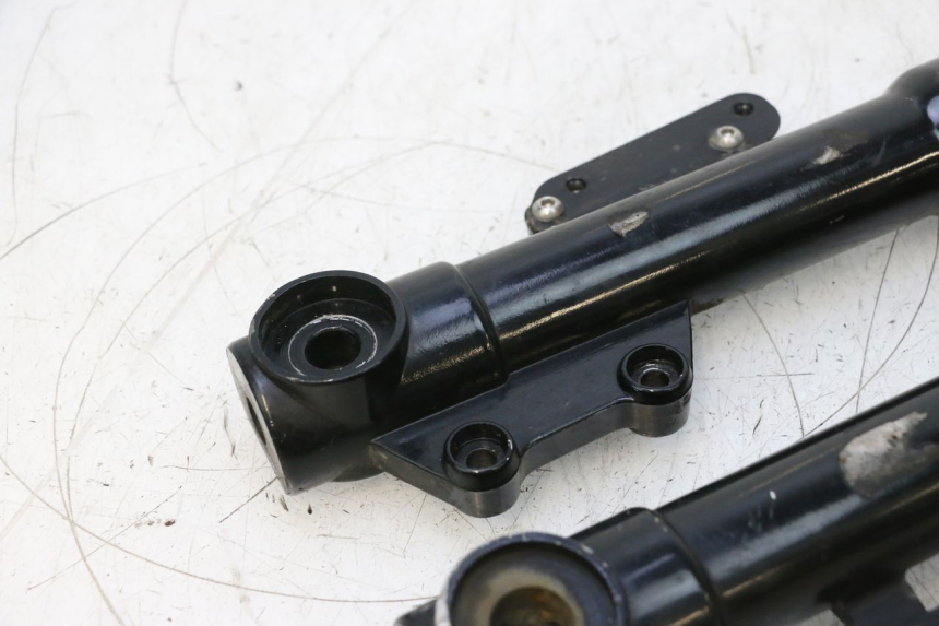 photo de FORKS LEG APRILIA SR MOTARD 50 (2012 - 2018) - Fixing points details