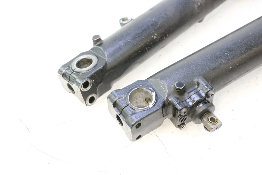 photo de FORKS LEG HONDA ST PAN EUROPEAN 1100 (1990 - 2002) - Fixing points details