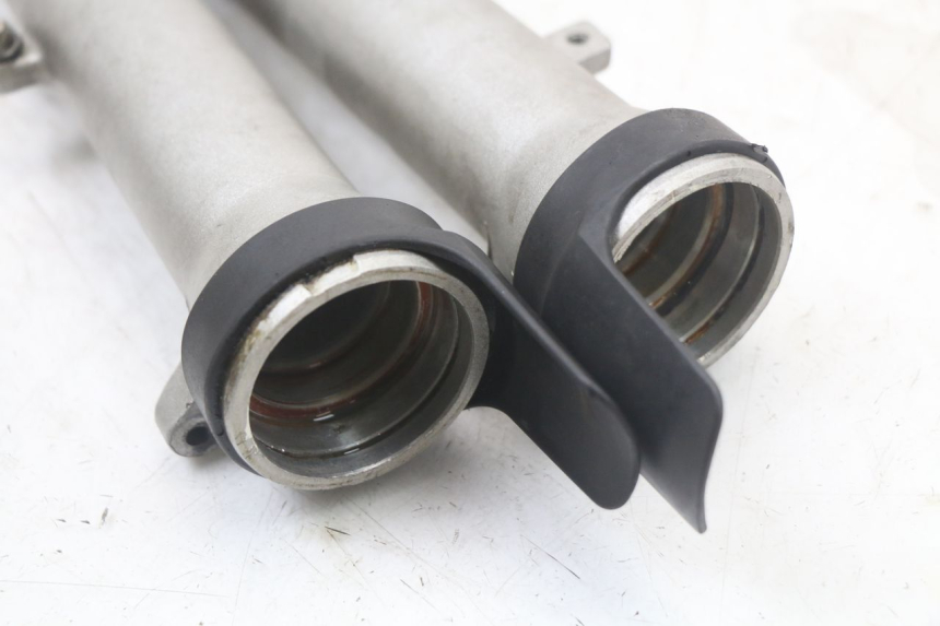 photo de FORKS LEG SUZUKI GS F 500 (2004 - 2007) - Fixing points details