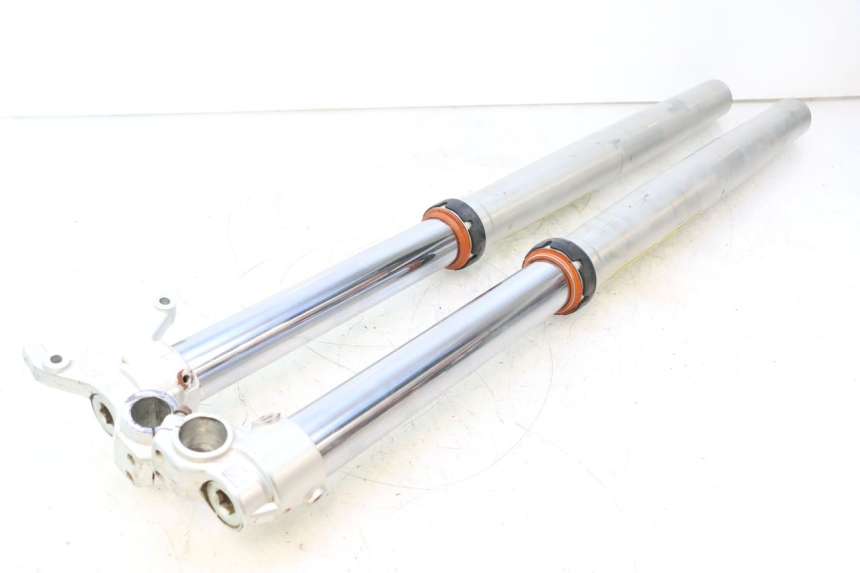 photo de FORKS LEG HUSABERG TE 250 (2011 - 2014) - Fixing points details