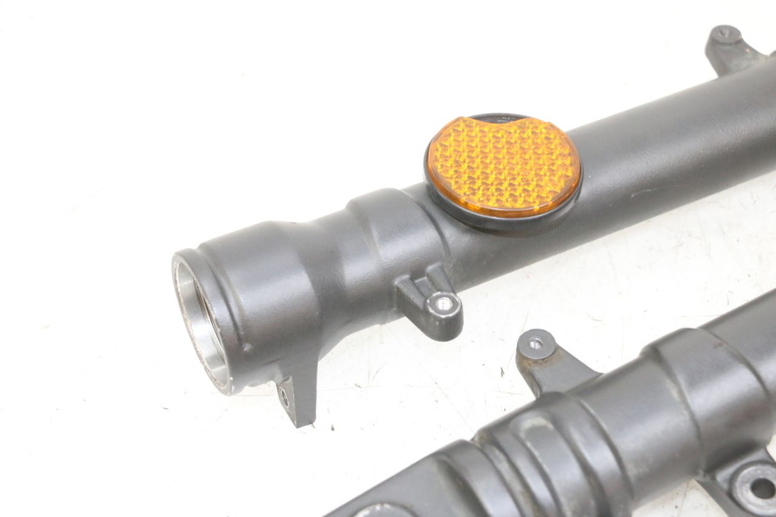 photo de FORKS LEG YAMAHA TZR 50 (2008 - 2016) - High-resolution close-up