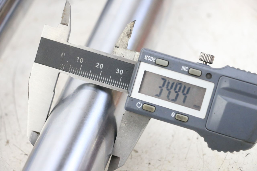 photo de FORKS LEG DAELIM VL DAYSTAR 125 (2000 - 2011) - Component detail