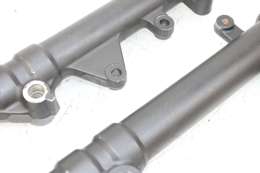 photo de FORKS LEG YAMAHA X-MAX XMAX 125 (2010 - 2013) - Surface and material condition
