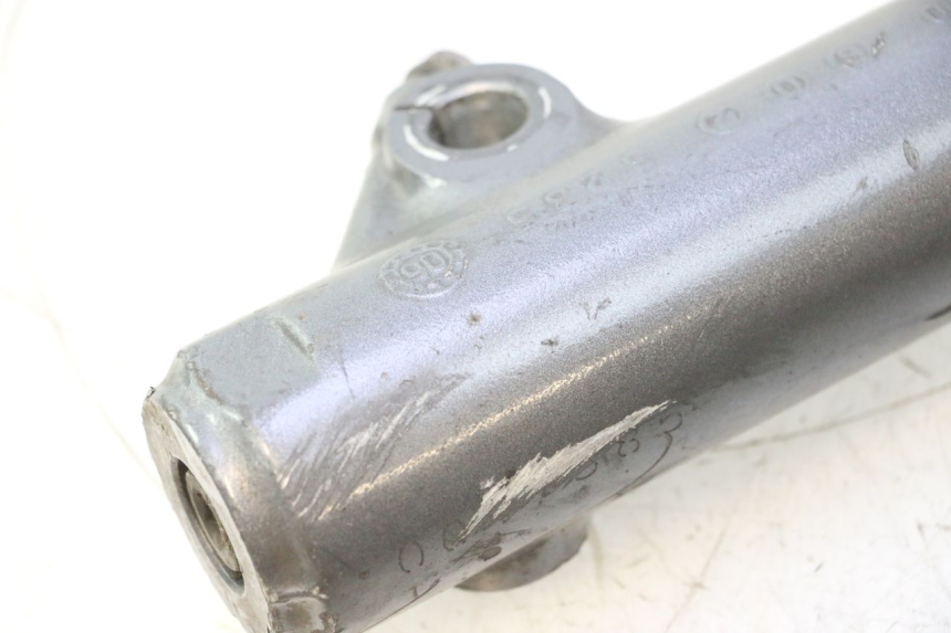 photo de FORK TUBE YAMAHA XMAX X-MAX 125 (2006 - 2009) - Focus on structure