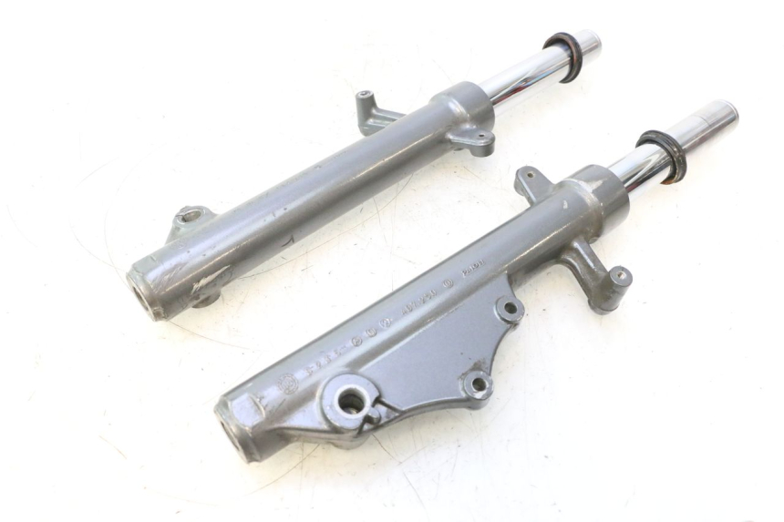 photo de FORK TUBE YAMAHA XMAX X-MAX 125 (2006 - 2009) - Alternative angle