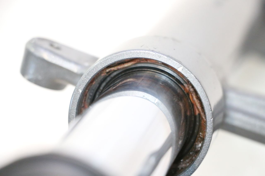 photo de FORK TUBE YAMAHA XMAX X-MAX 125 (2006 - 2009) - Zoom on usage condition