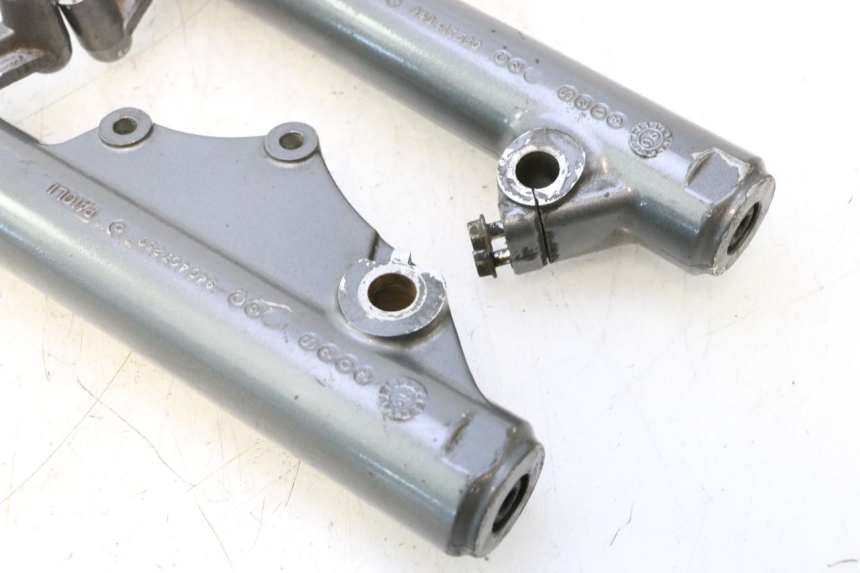 photo de FORK TUBE YAMAHA XMAX X-MAX 125 (2006 - 2009) - Distinctive features