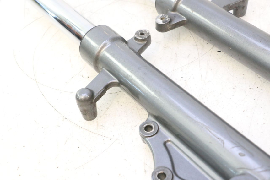 photo de FORK TUBE YAMAHA XMAX X-MAX 125 (2006 - 2009) - High-resolution close-up
