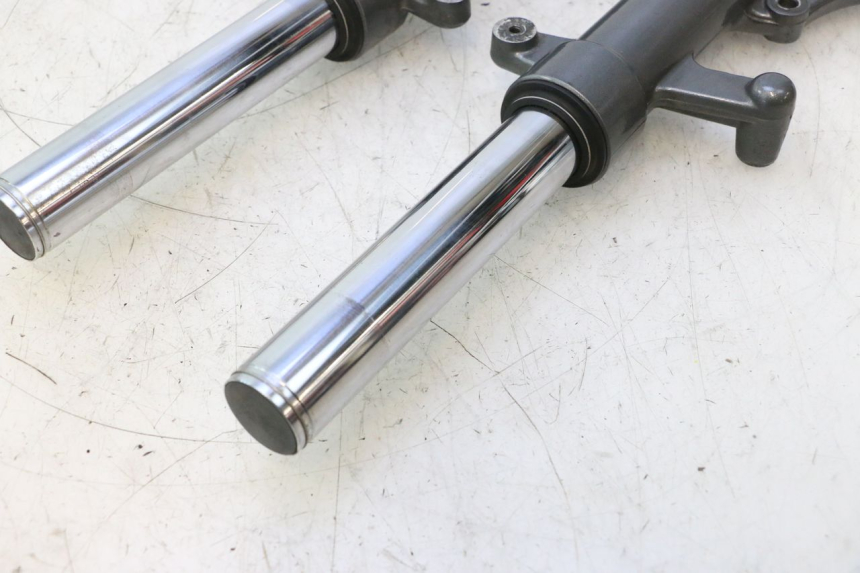 photo de FORK TUBE YAMAHA XMAX X-MAX 125 (2006 - 2009) - Alternative perspective