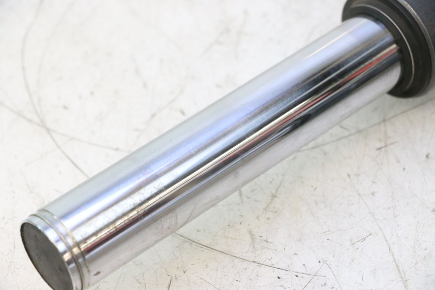 photo de FORK TUBE YAMAHA XMAX X-MAX 125 (2006 - 2009) - Technical close-up