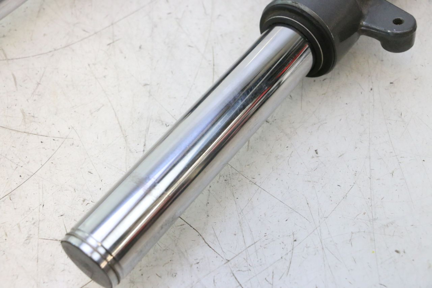 photo de FORK TUBE YAMAHA XMAX X-MAX 125 (2006 - 2009) - Fixing points details