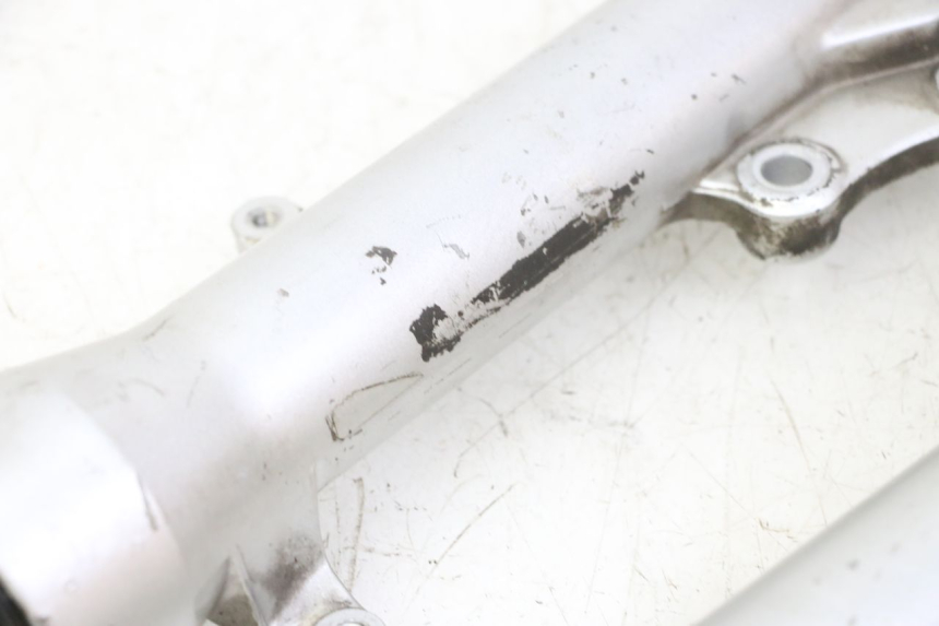 photo de FORKS LEG PIAGGIO X9 EVOLUTION 125 (2003 - 2007) - Fixing points details