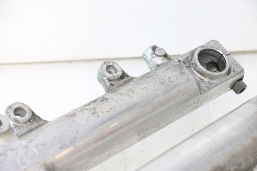 photo de FORKS LEG YAMAHA XJR 1300 (1998 - 2002) - Fixing points details