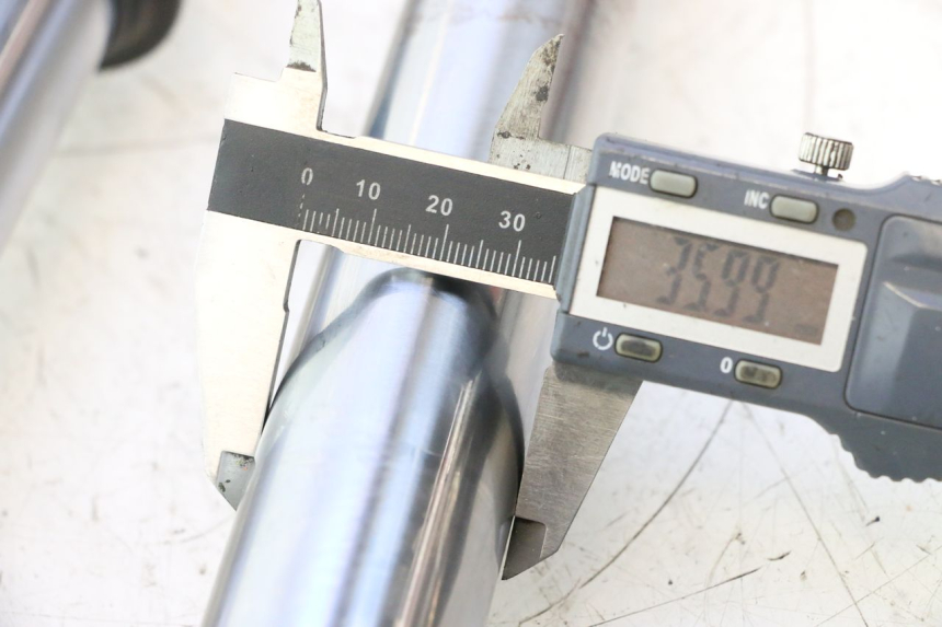 photo de FORKS LEG YAMAHA XV VIRAGO 535 (1988 - 2004) - Component detail