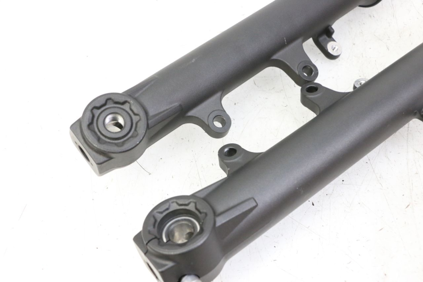 photo de FORKS LEG YAMAHA TRACER 7 700 (2020 - 2024) - Distinctive features