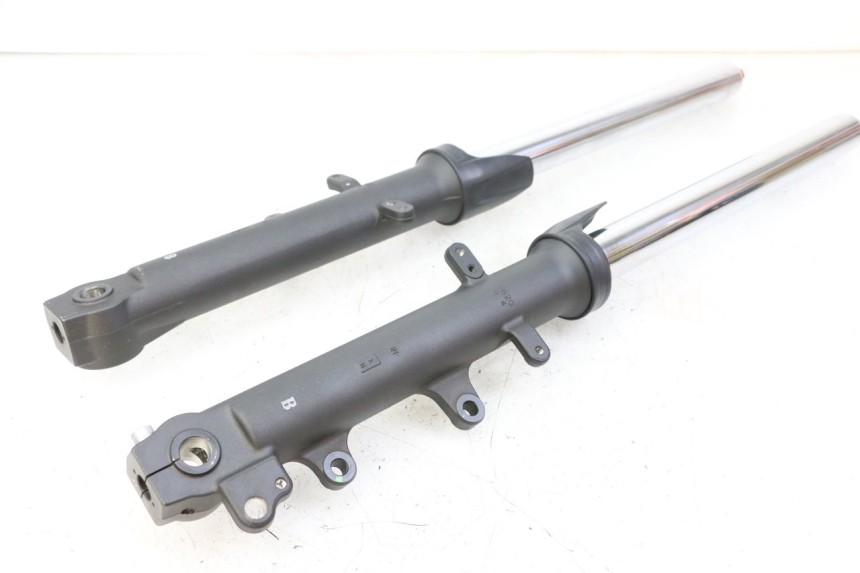 photo de FORKS LEG YAMAHA TRACER 7 700 (2020 - 2024) - Fixing points details