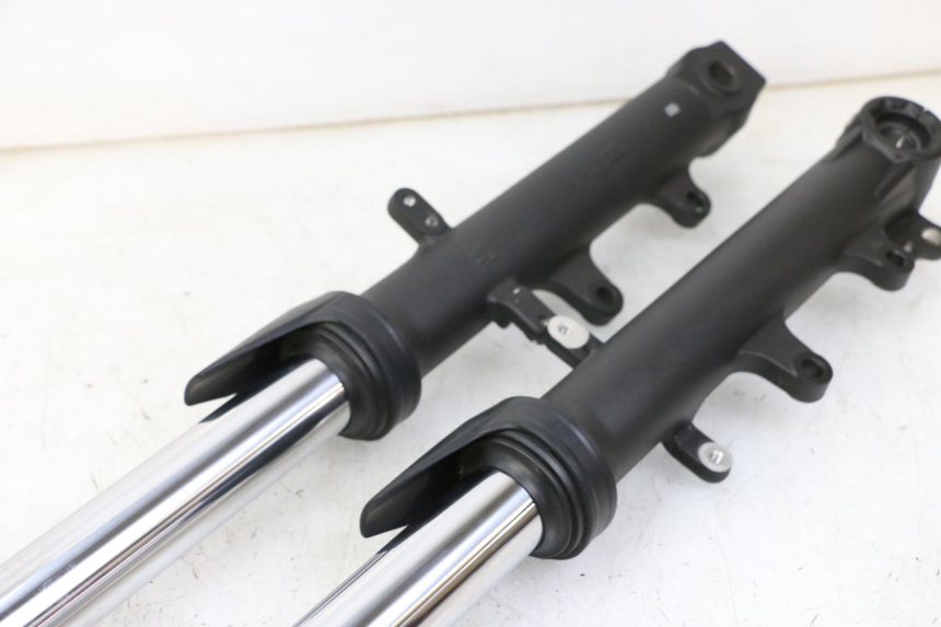 photo de FORKS LEG YAMAHA TRACER 7 700 (2020 - 2024) - Surface and material condition