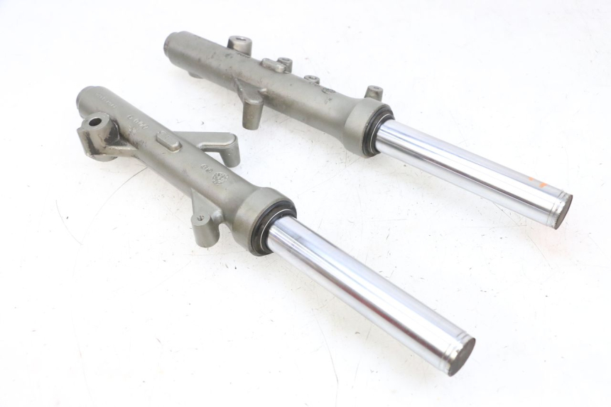 photo de FORKS LEG YAMAHA YP MAJESTY 125 (2002 - 2006) - Additional view of the item