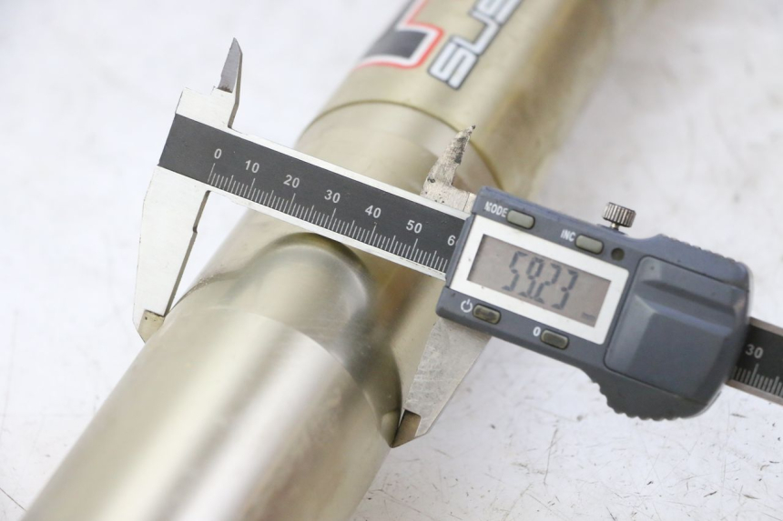 photo de FORKS LEG YAMAHA YZ-F YZF 250 (2014 - 2018) - Component detail