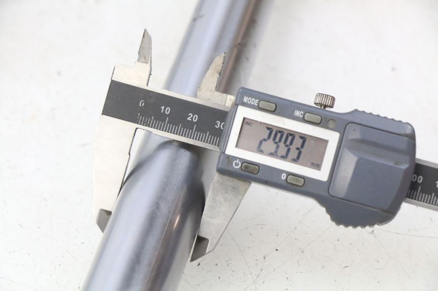 photo de FORK TUBE YAMAHA YZ 80 (1982 - 1983) - Component detail