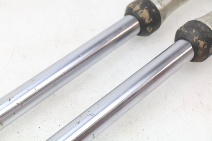 photo de FORK TUBE YAMAHA YZ 80 (1982 - 1983) - Technical close-up